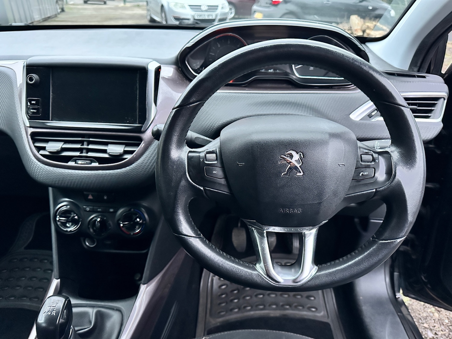 Used Peugeot 2008 2015 for sale - 77055850: Photo 11