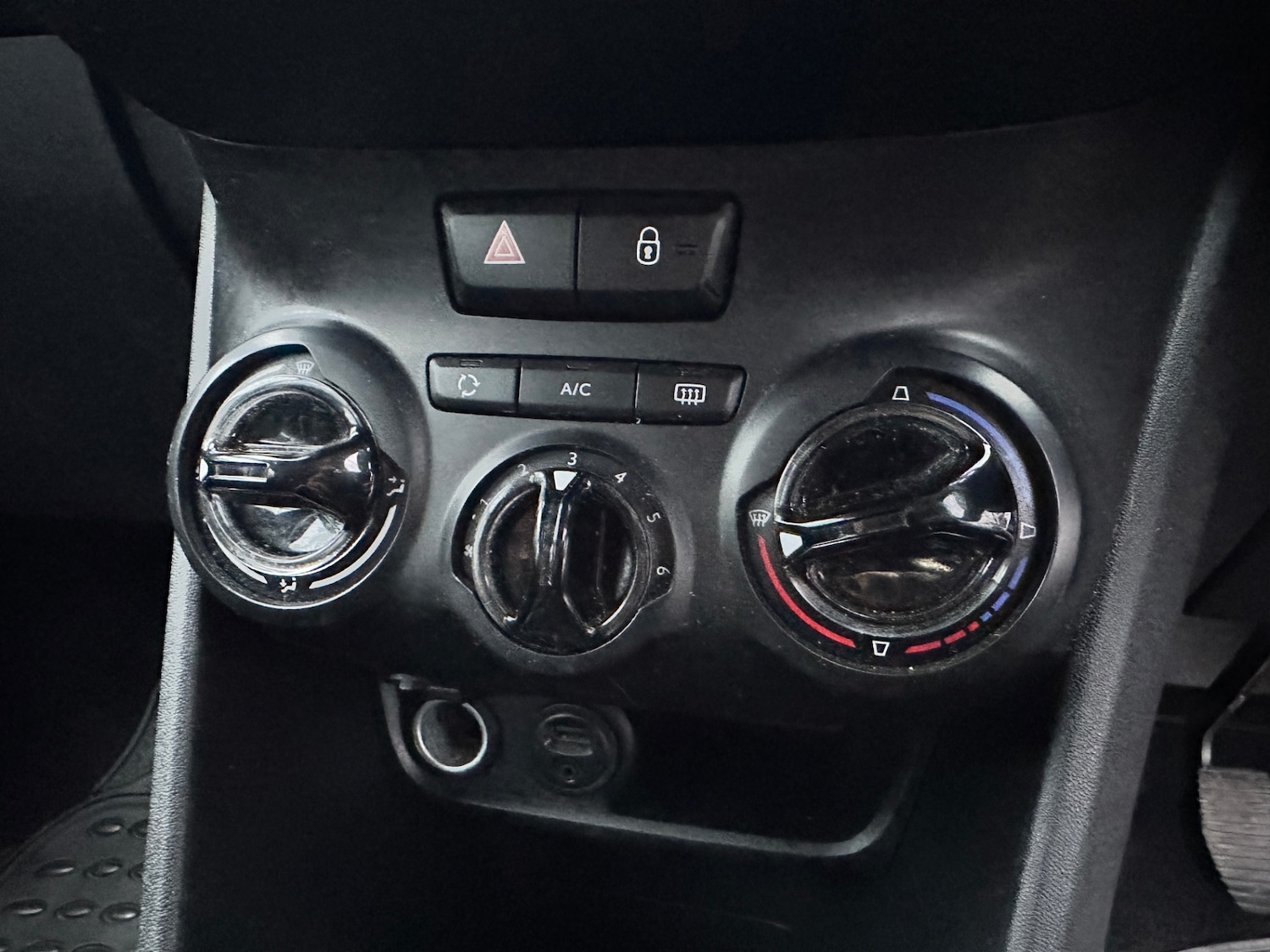 Used Peugeot 2008 2015 for sale - 77055850: Photo 13