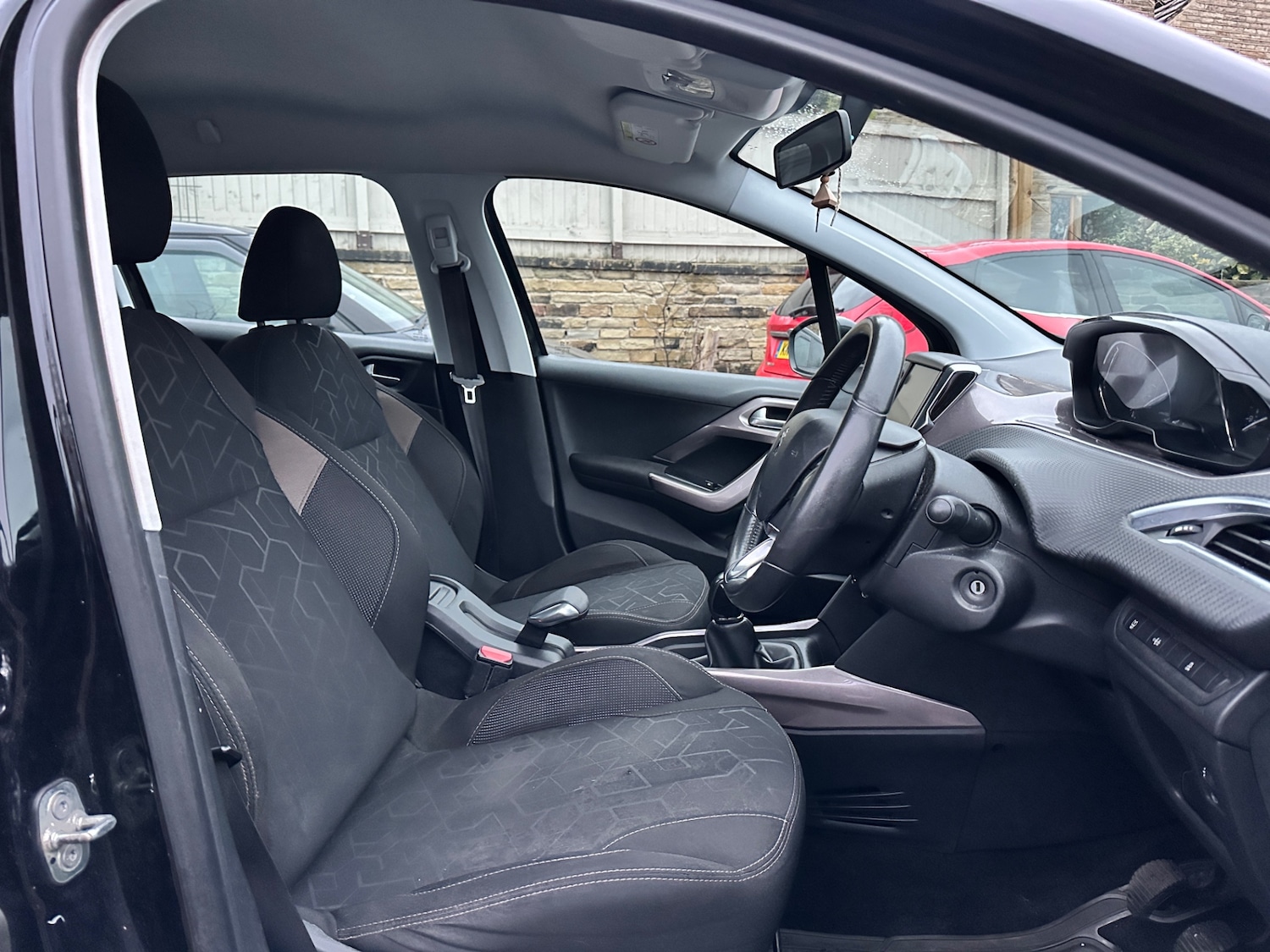 Used Peugeot 2008 2015 for sale - 77055850: Photo 14