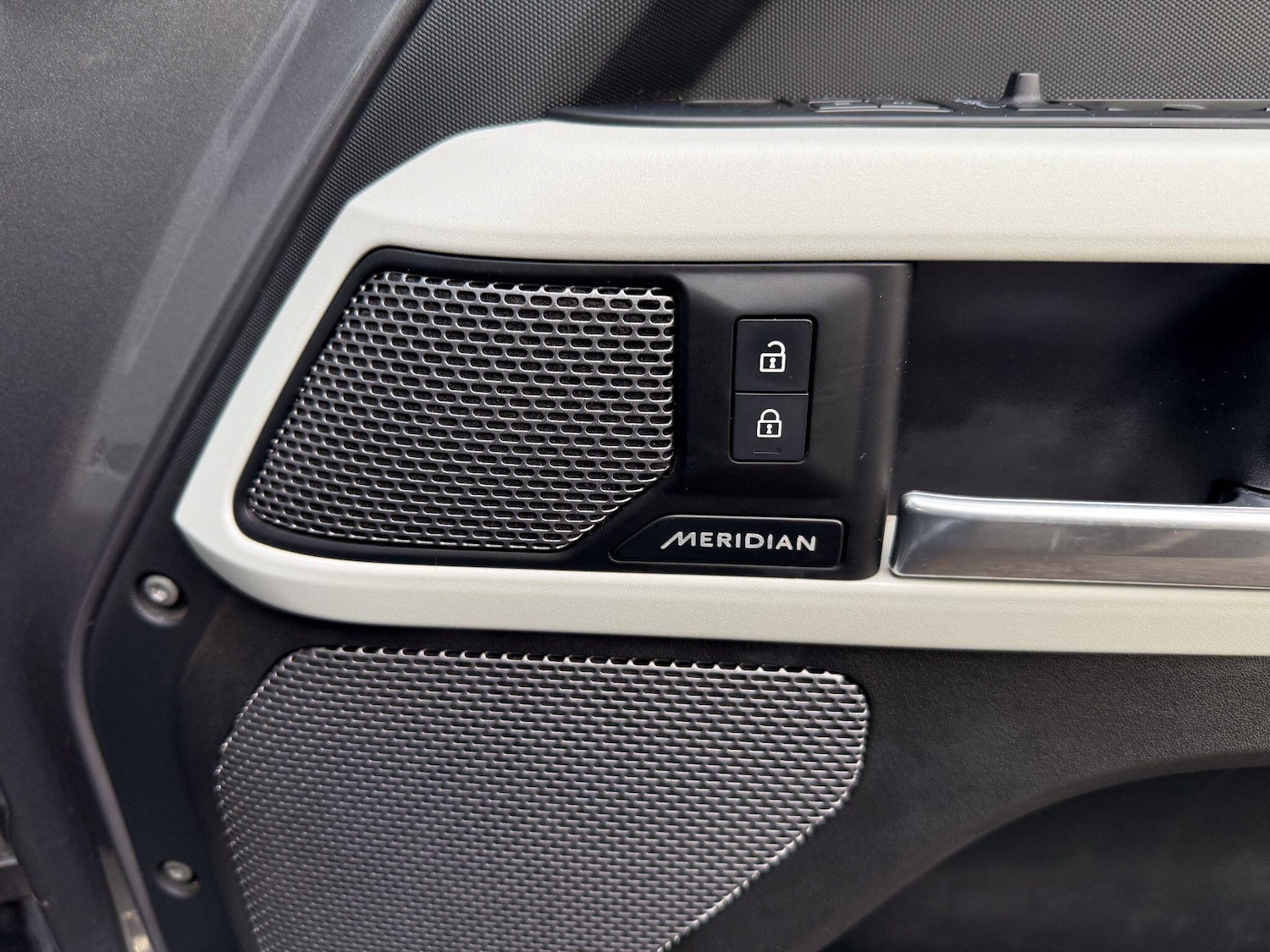 Used Land Rover Defender 110 2022 for sale - 77120701: Photo 9