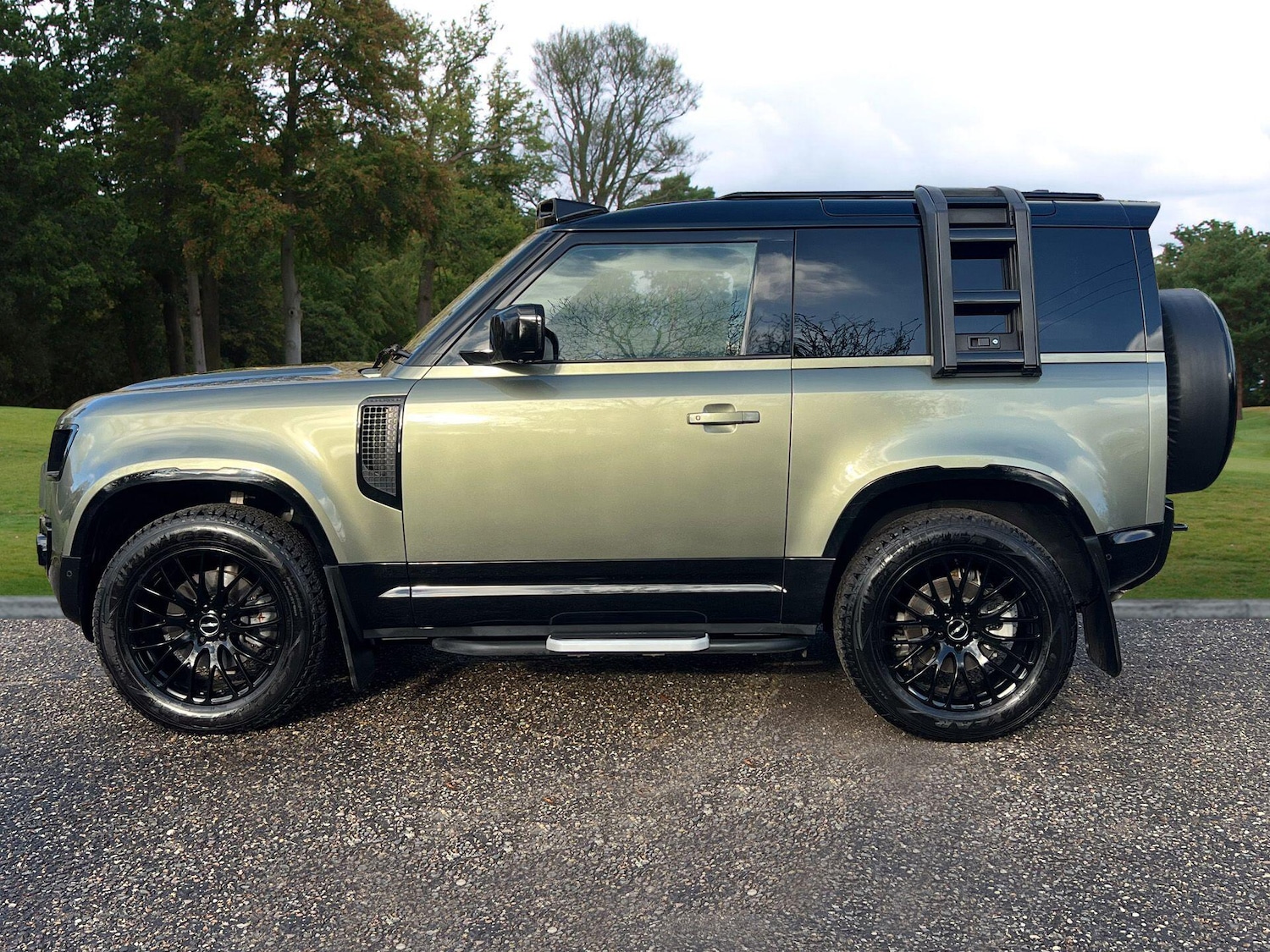 Used Land Rover Defender 90 2023 for sale - 76701068: Photo 2