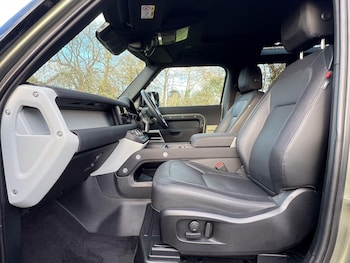 Used Land Rover Defender 90 2023 for sale - 76701068: Photo