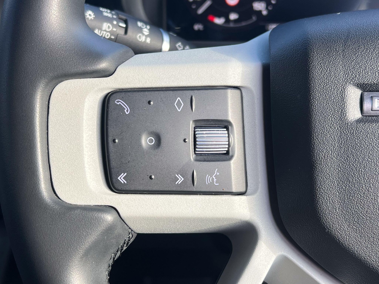 Used Land Rover Defender 90 2023 for sale - 76701068: Photo 46