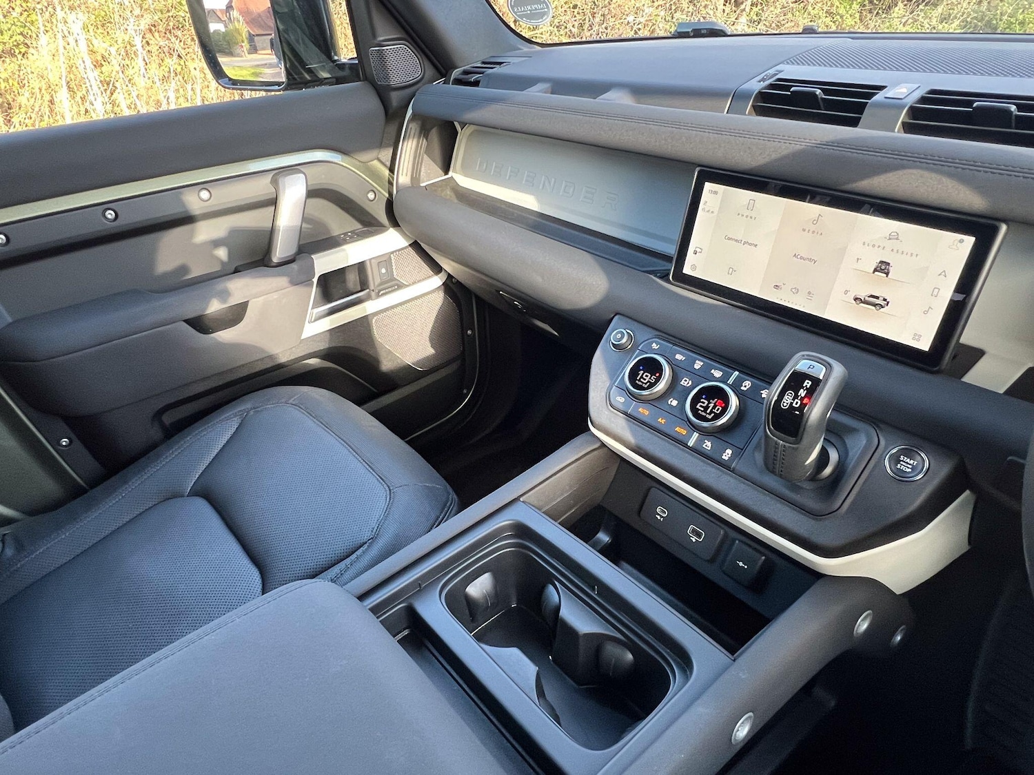 Used Land Rover Defender 90 2023 for sale - 76701068: Photo 6