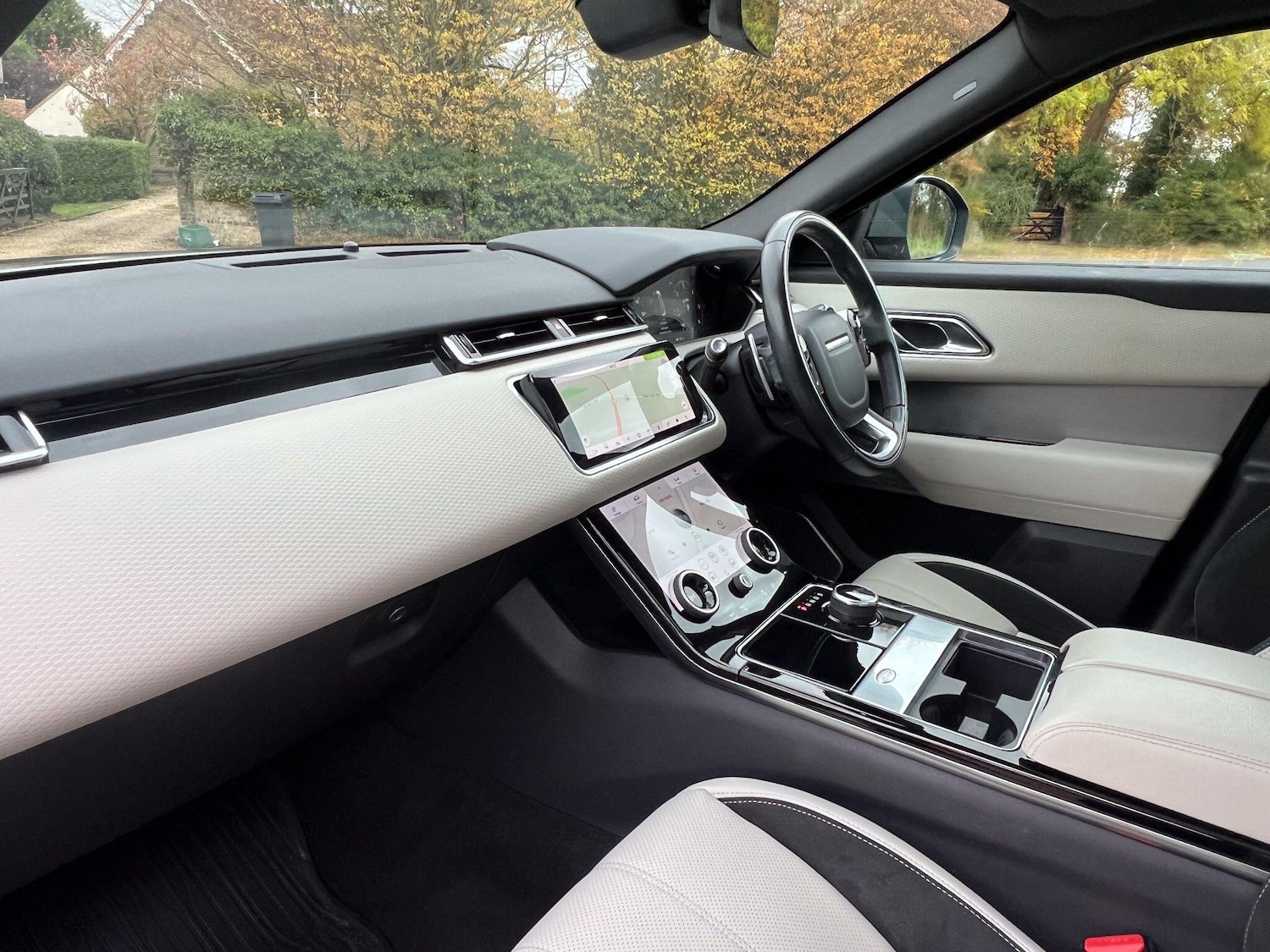 Used Land Rover Range Rover Velar 2017 for sale - 76398184: Photo 13