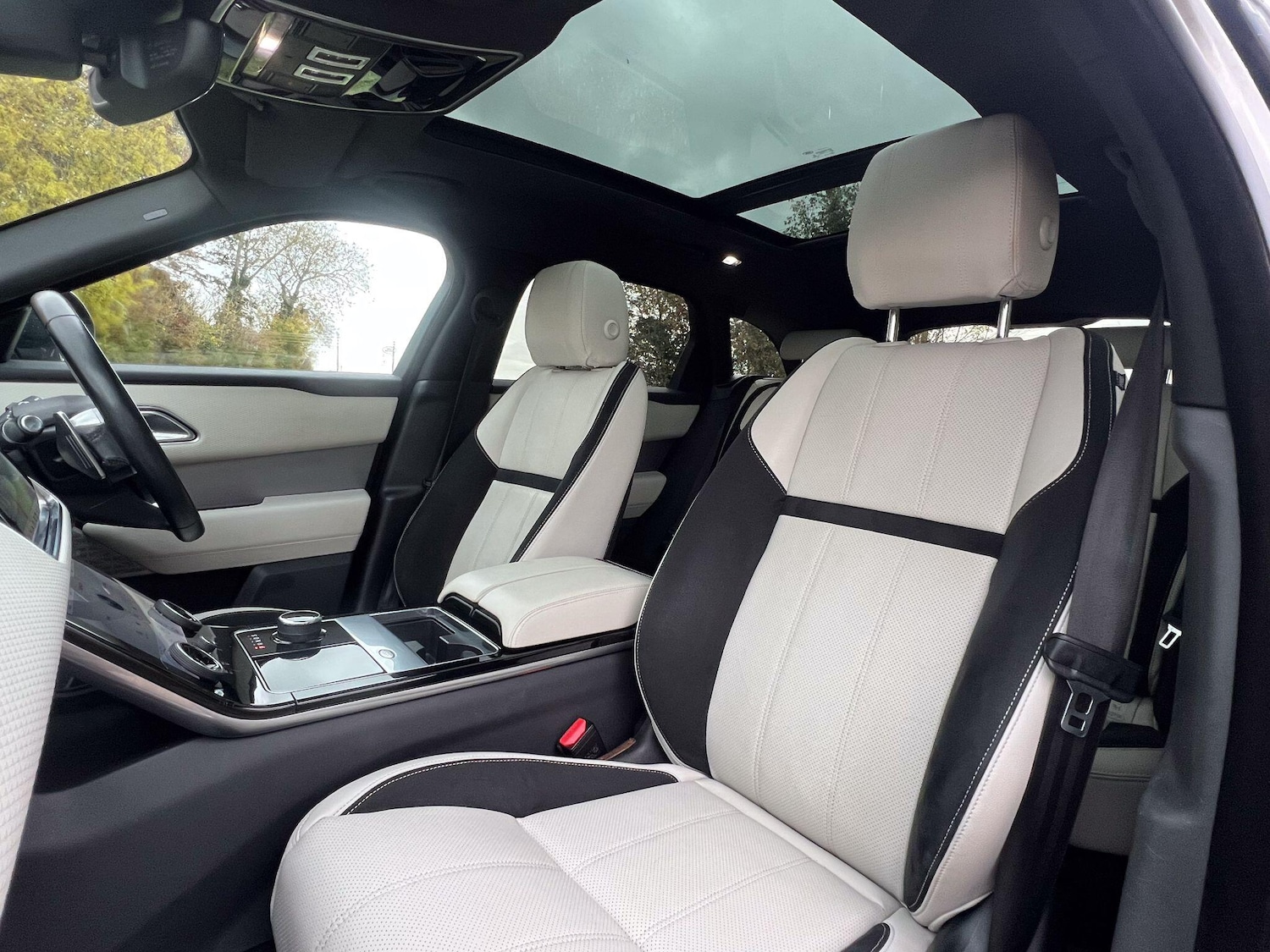 Used Land Rover Range Rover Velar 2017 for sale - 76398184: Photo 14