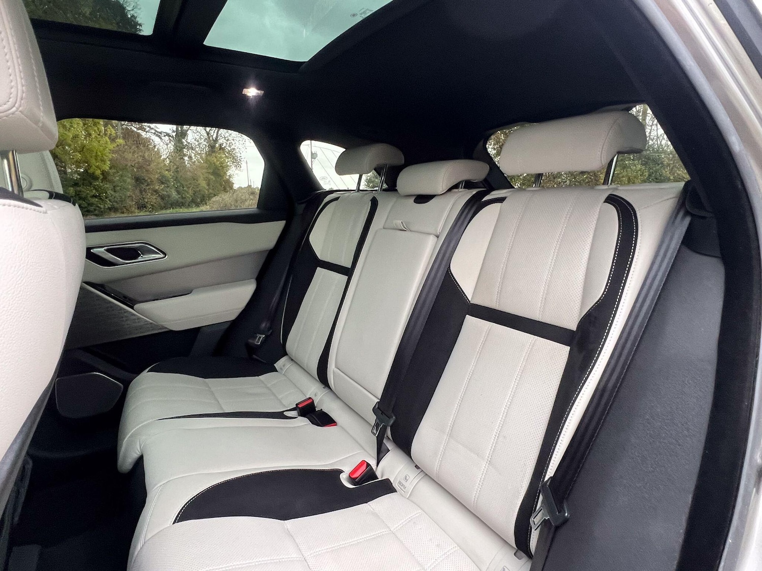 Used Land Rover Range Rover Velar 2017 for sale - 76398184: Photo 16