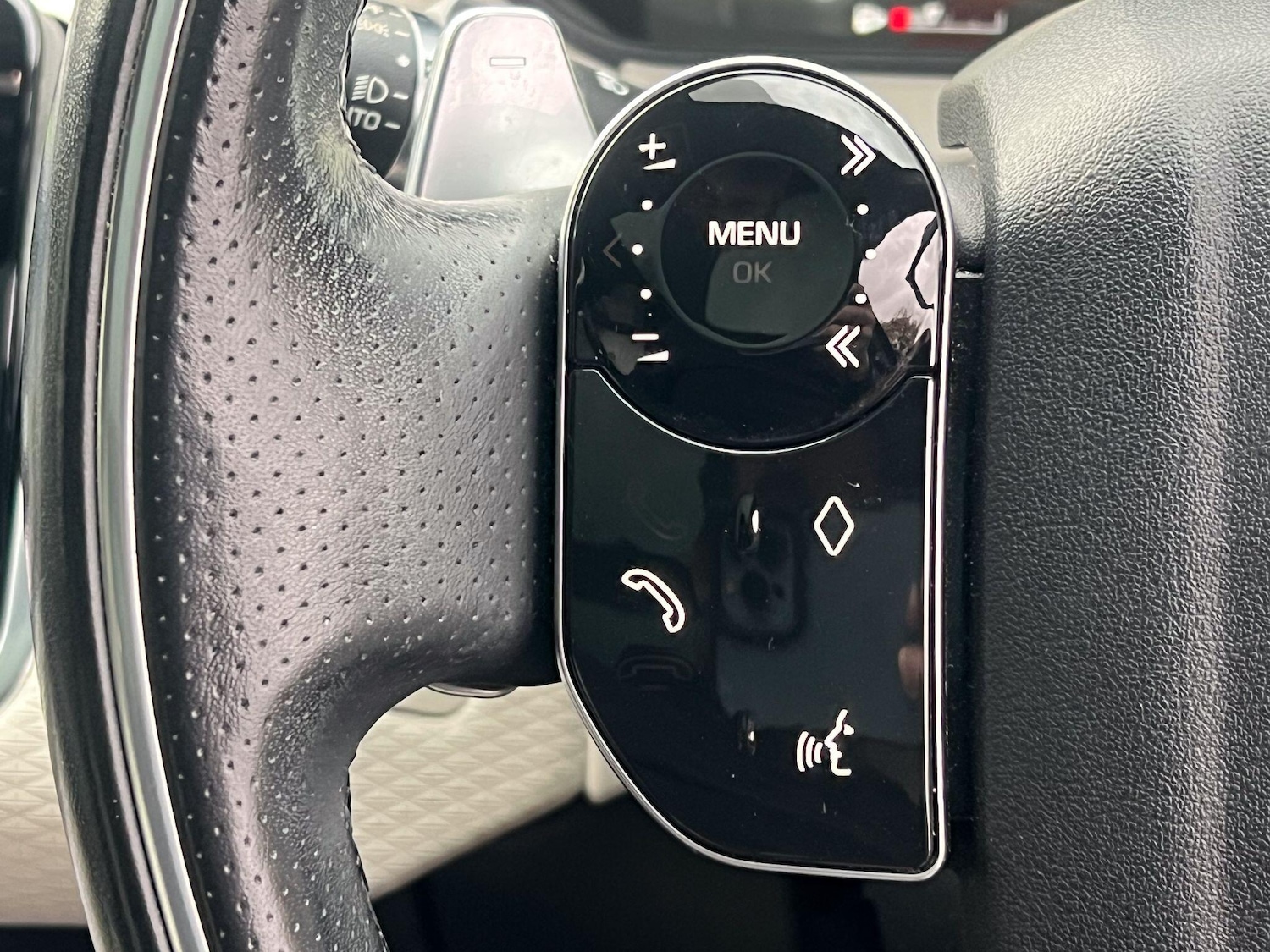 Used Land Rover Range Rover Velar 2017 for sale - 76398184: Photo 33