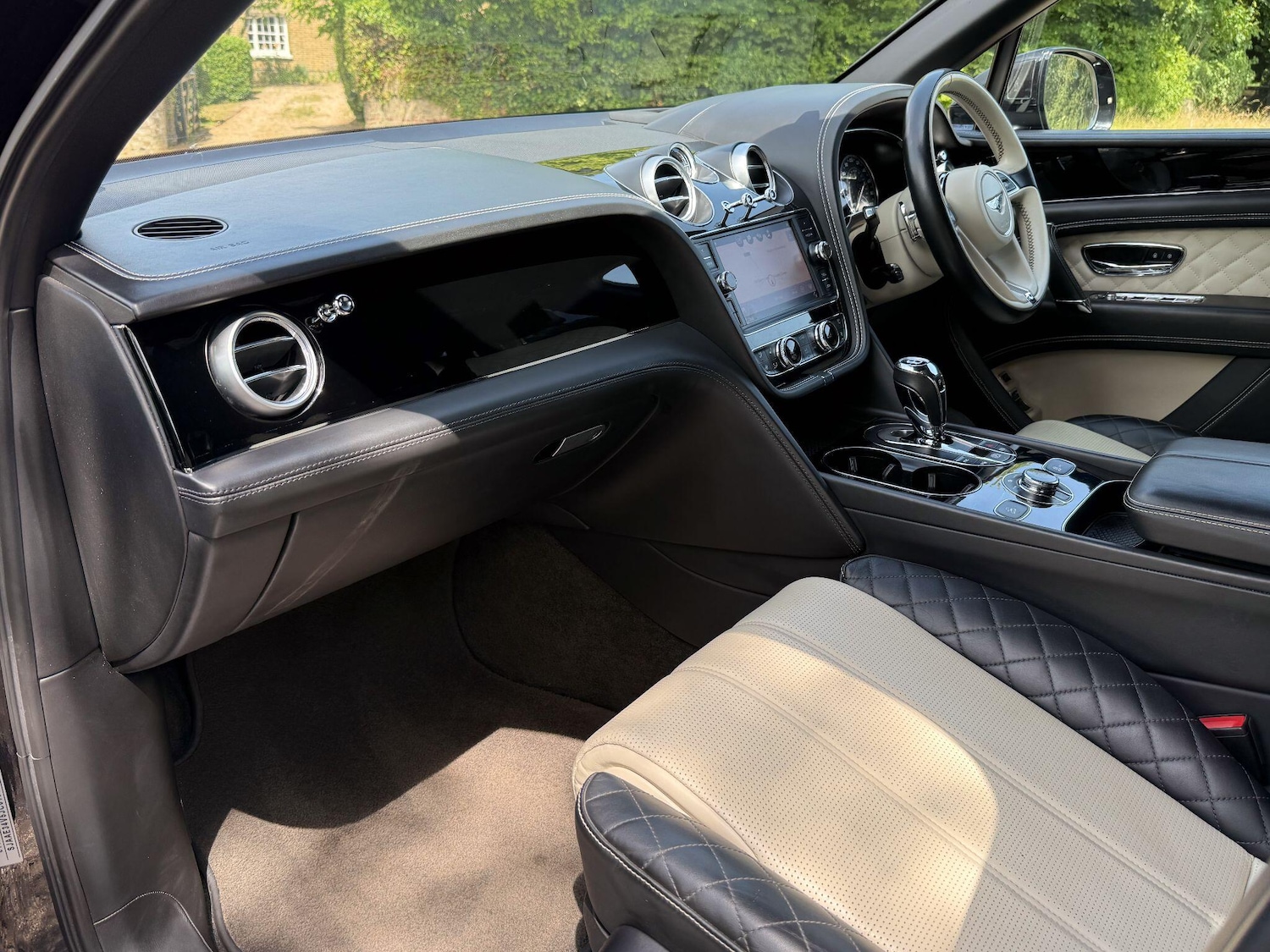 Used Bentley Bentayga 2017 for sale - 76424425: Photo 11