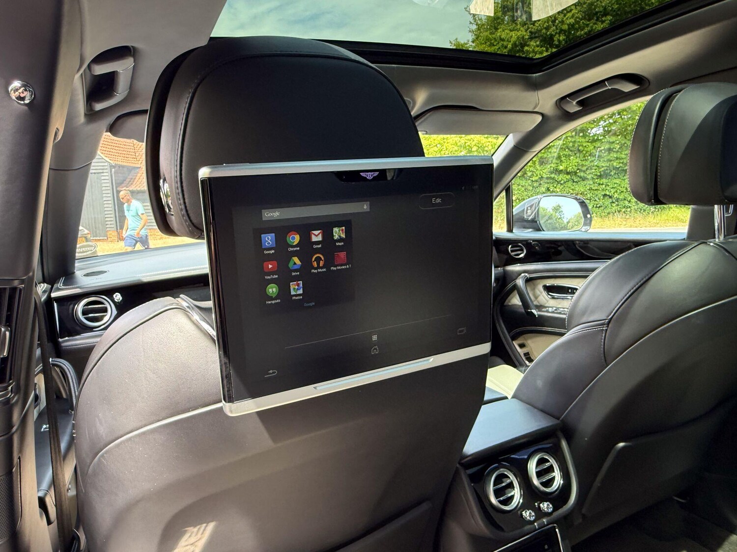 Used Bentley Bentayga 2017 for sale - 76424425: Photo 15