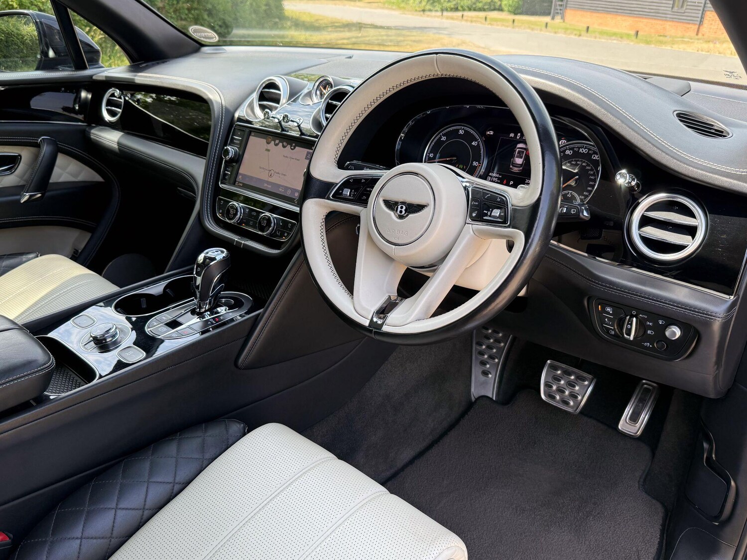 Used Bentley Bentayga 2017 for sale - 76424425: Photo 22