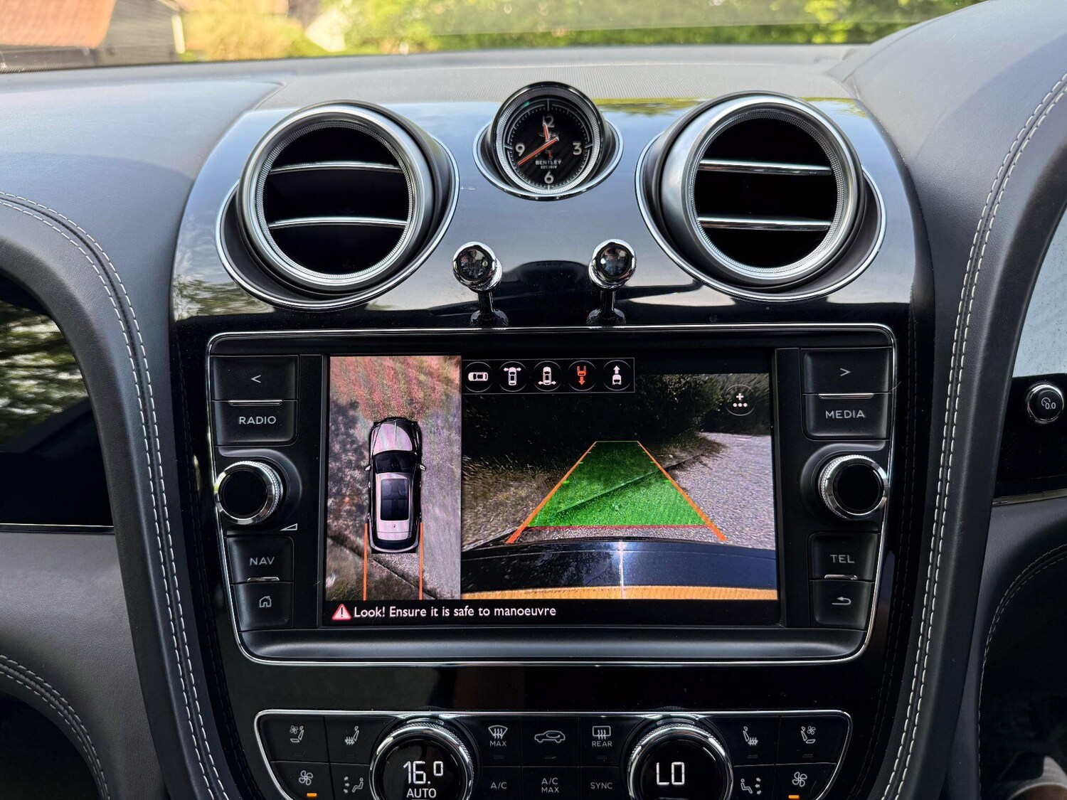 Used Bentley Bentayga 2017 for sale - 76424425: Photo 24