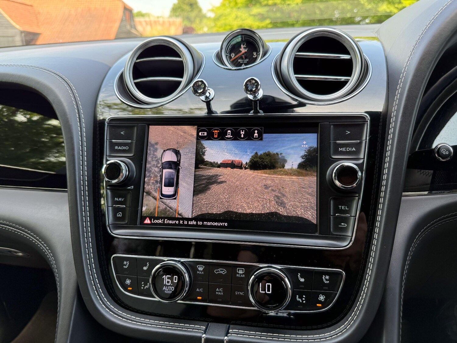 Used Bentley Bentayga 2017 for sale - 76424425: Photo 25