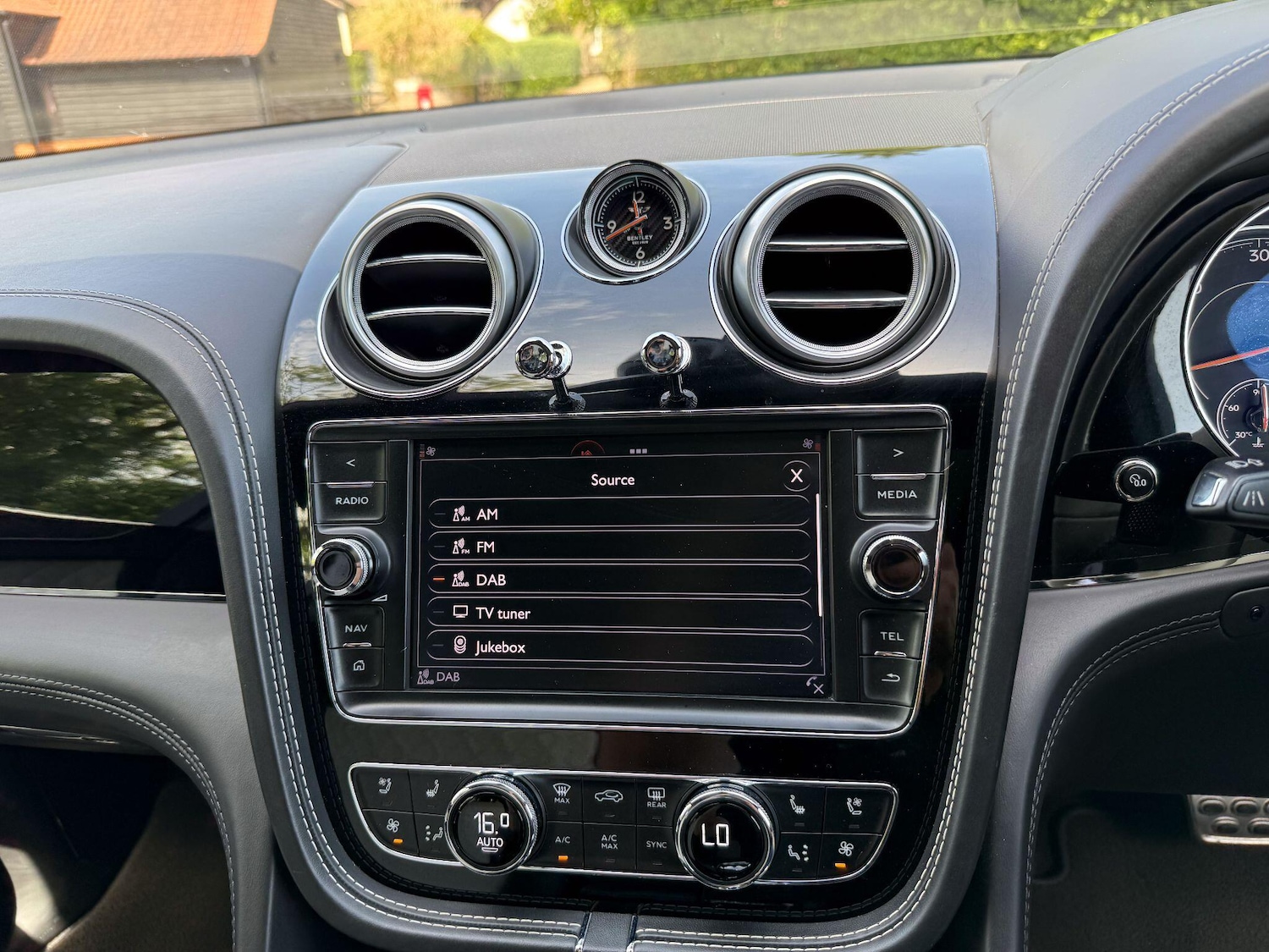 Used Bentley Bentayga 2017 for sale - 76424425: Photo 26