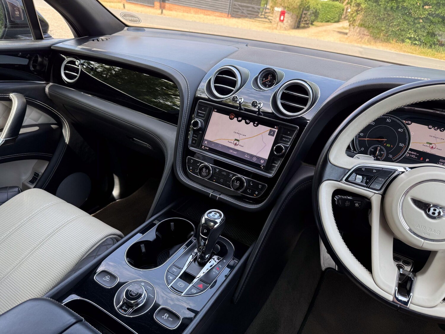 Used Bentley Bentayga 2017 for sale - 76424425: Photo 6