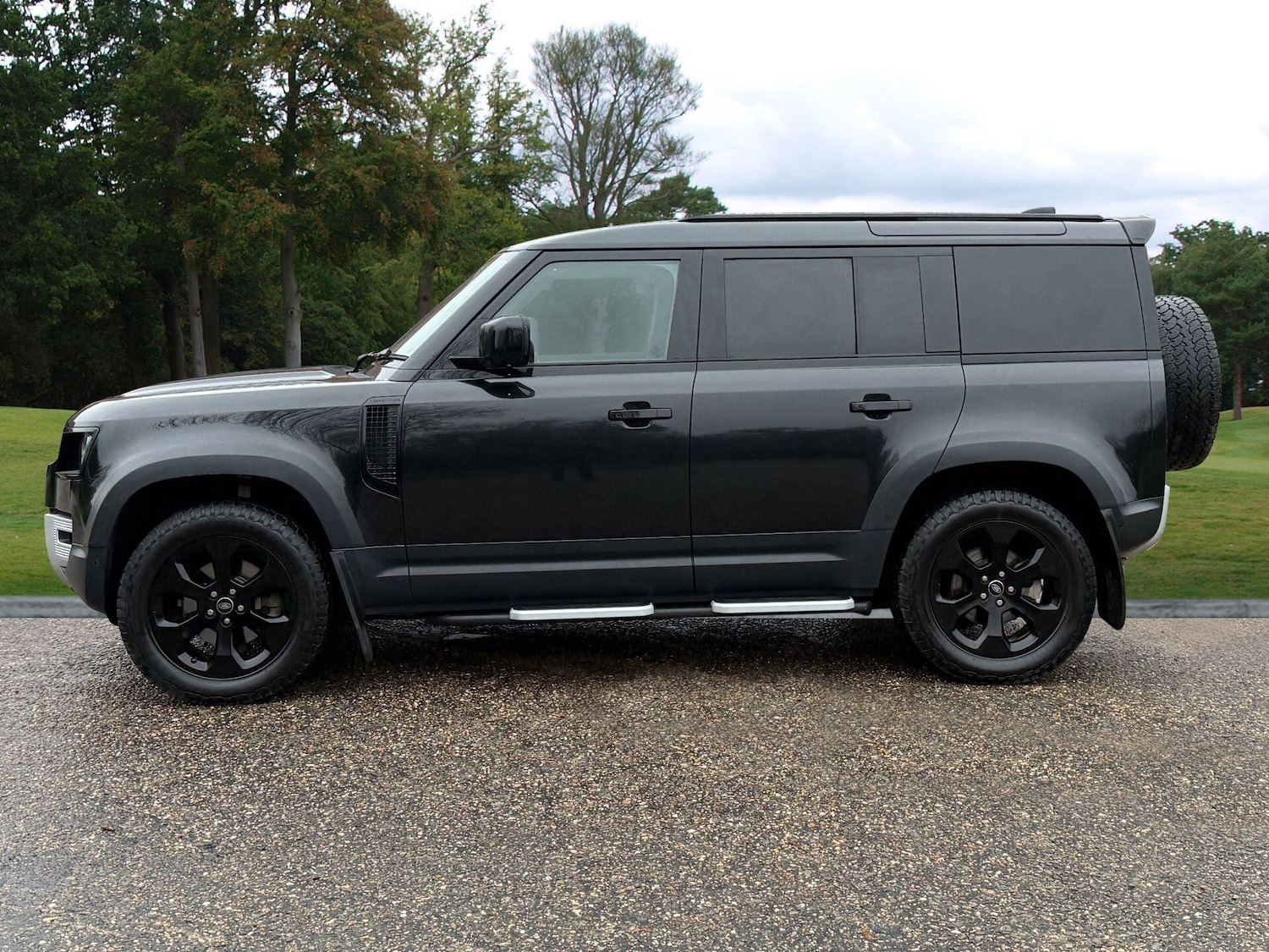 Used Land Rover Defender 2021 for sale - 77039925: Photo 2