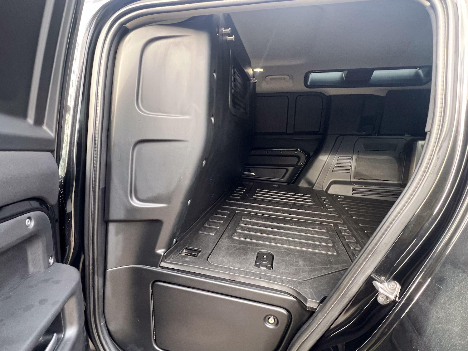 Used Land Rover Defender 2021 for sale - 77039925: Photo 22