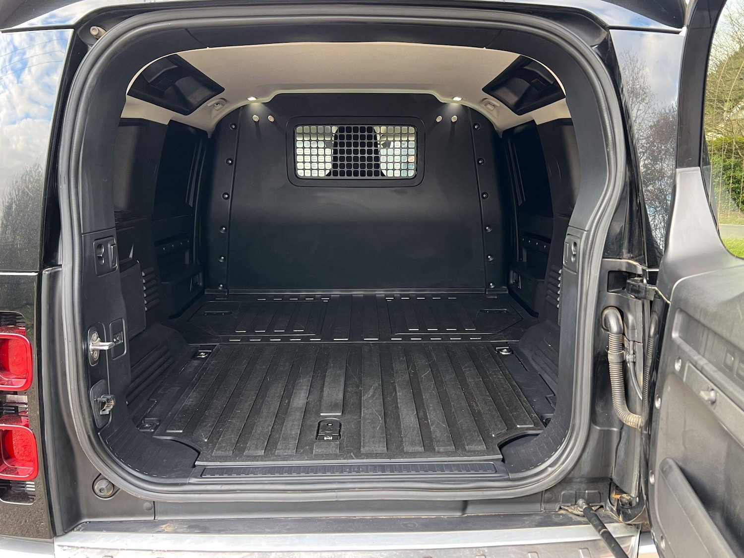 Used Land Rover Defender 2021 for sale - 77039925: Photo 27