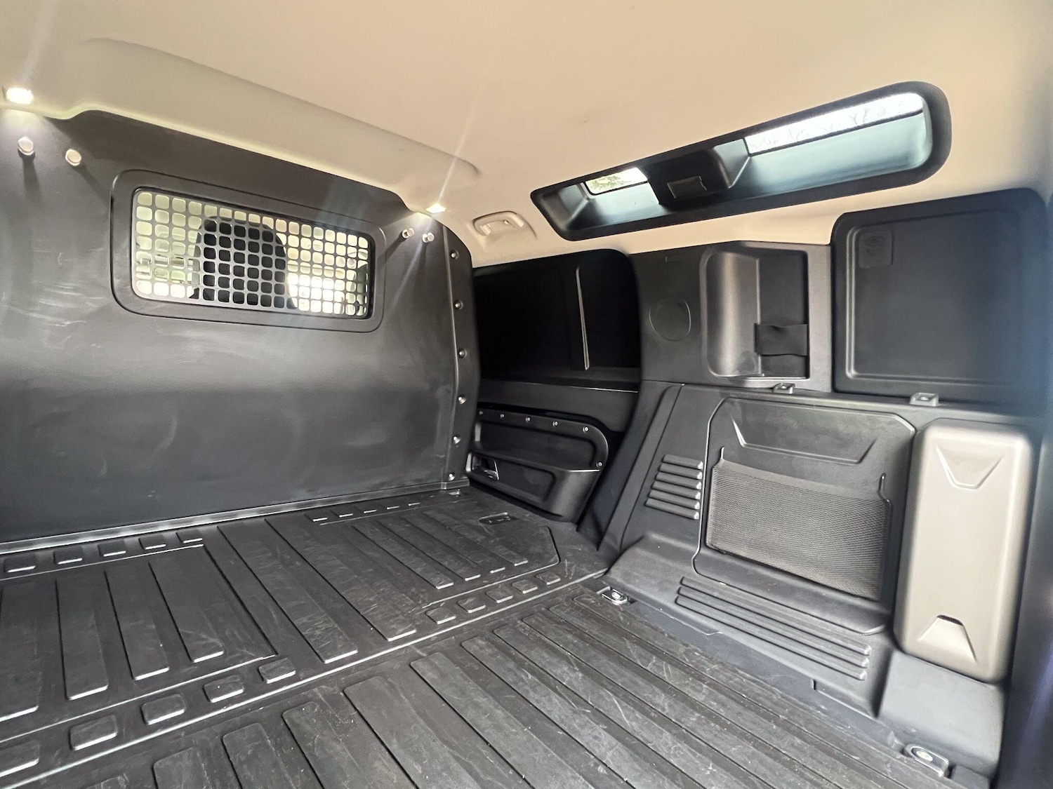 Used Land Rover Defender 2021 for sale - 77039925: Photo 29