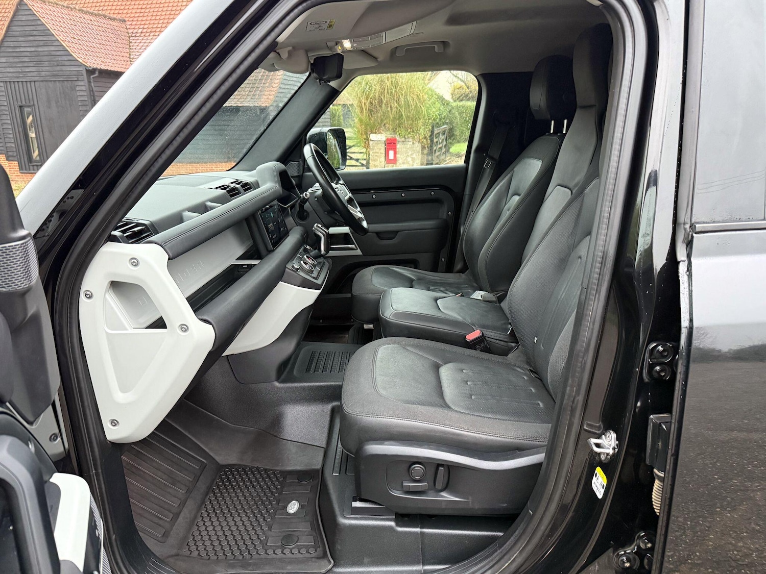 Used Land Rover Defender 2021 for sale - 77039925: Photo 3