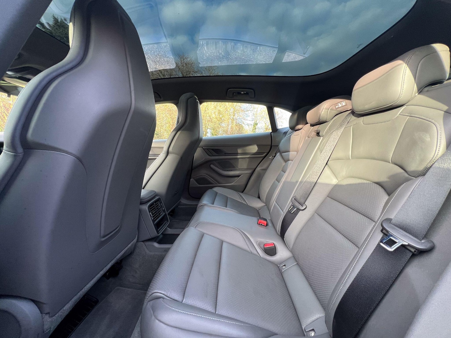 Used Porsche Taycan 2022 for sale - 76613201: Photo 12