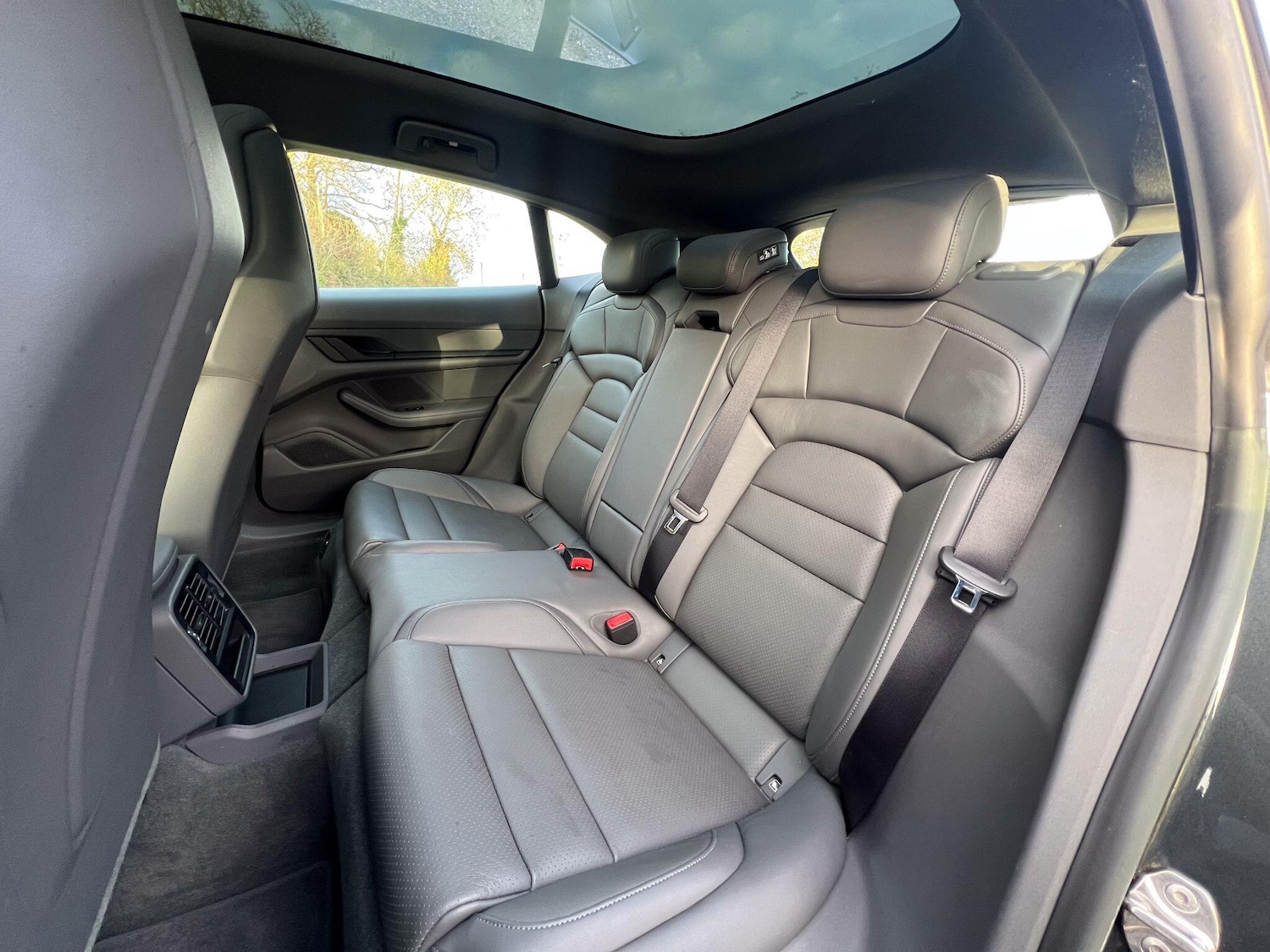 Used Porsche Taycan 2022 for sale - 76613201: Photo 14