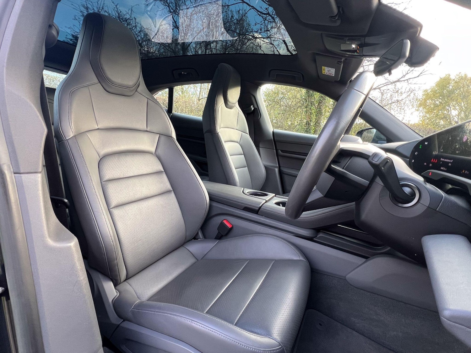 Used Porsche Taycan 2022 for sale - 76613201: Photo 16