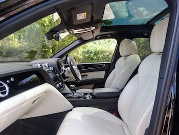 Used Bentley Bentayga 2017 for sale - 79225149: Photo