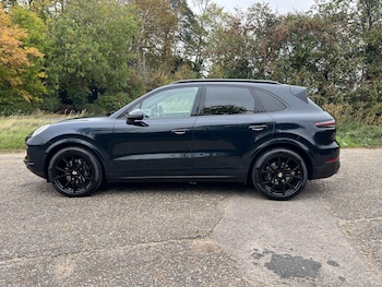 Used Porsche Cayenne 2019 for sale - 76060922: Photo 2