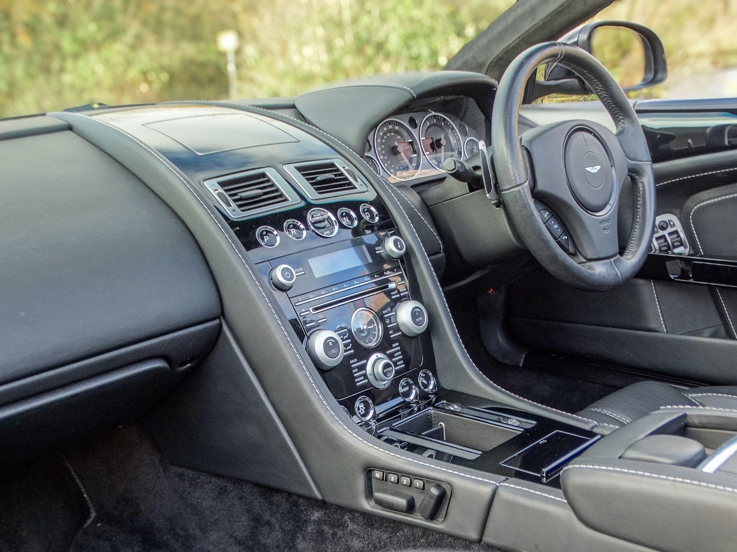 Used Aston Martin DB9 2011 for sale - 78033932: Photo 12