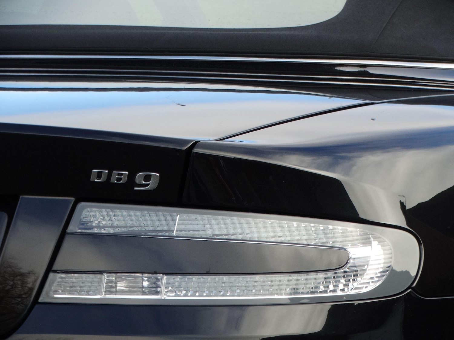 Used Aston Martin DB9 2011 for sale - 78033932: Photo 24