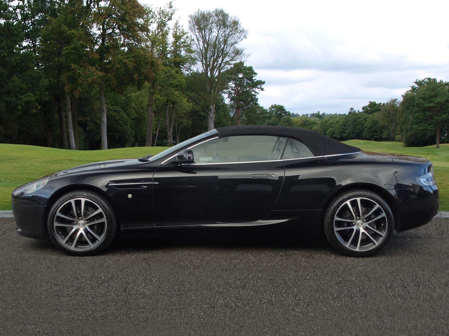 Used Aston Martin DB9 2011 for sale - 78033932: Photo 26