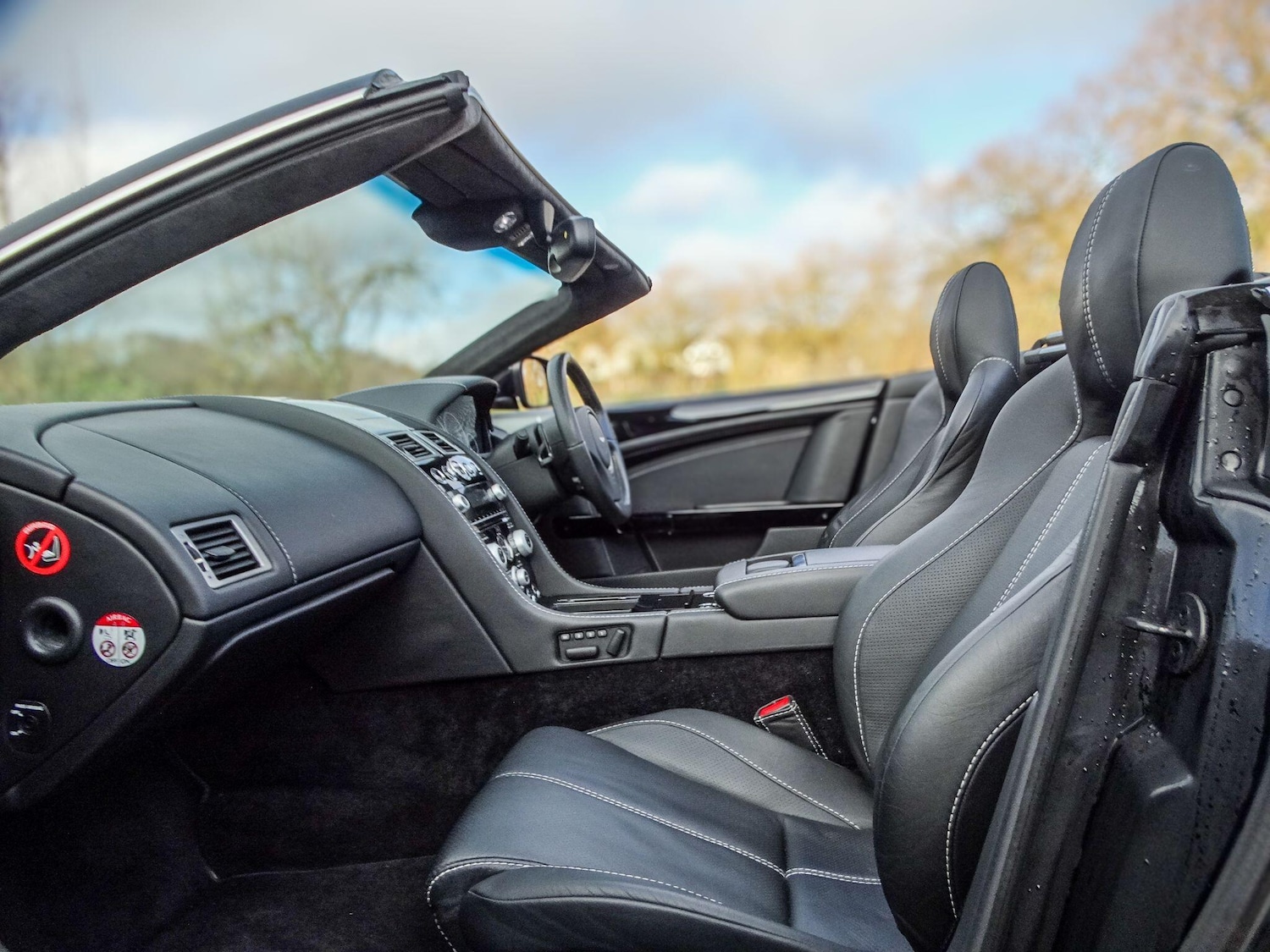 Used Aston Martin DB9 2011 for sale - 78033932: Photo 3