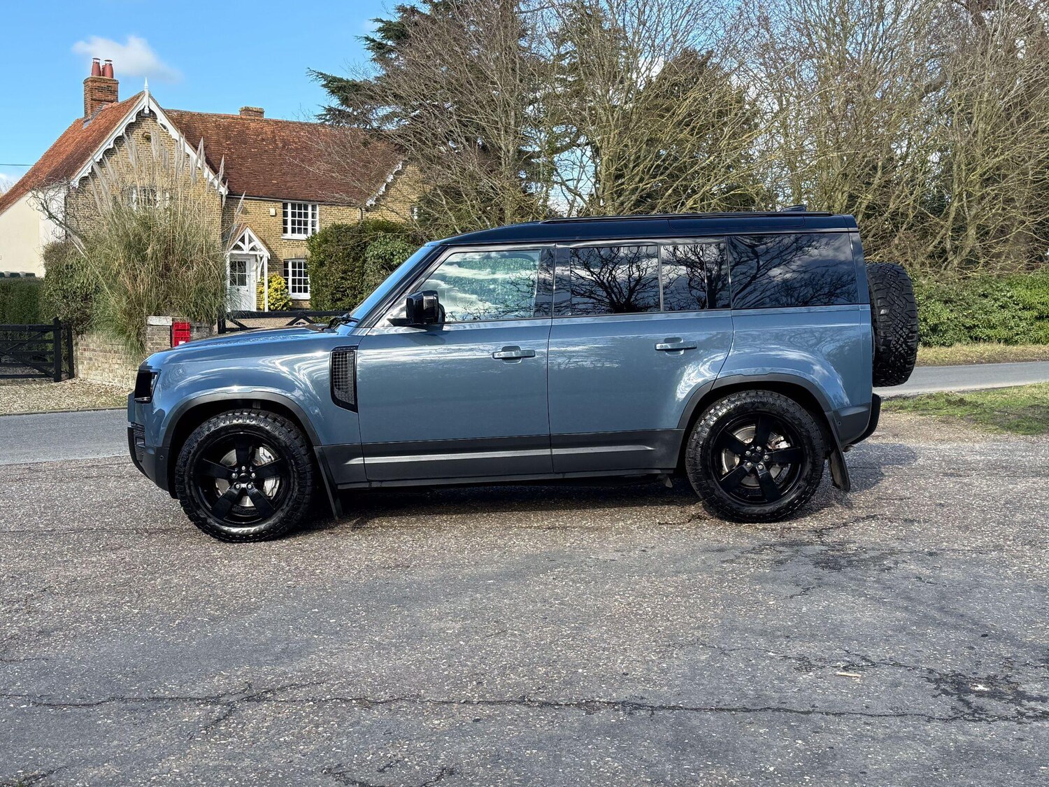 Used Land Rover Defender 2021 for sale - 77550239: Photo 2