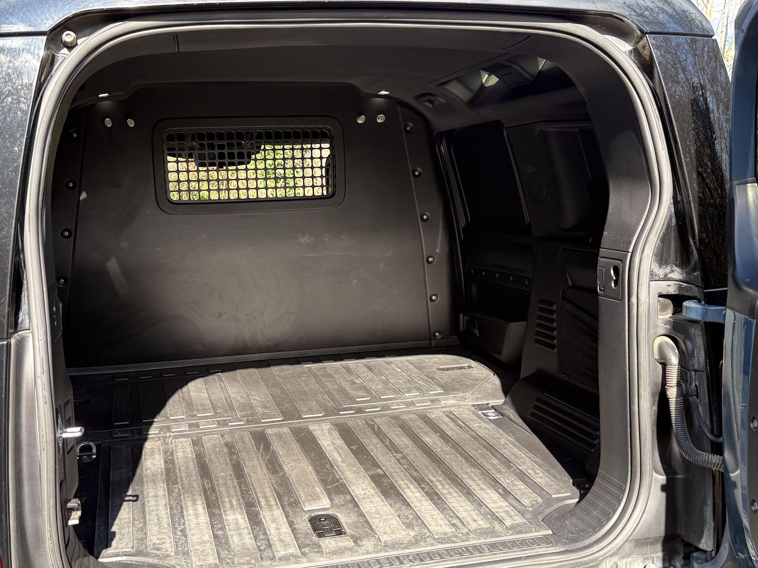 Used Land Rover Defender 110 2021 for sale - 77550239: Photo 9