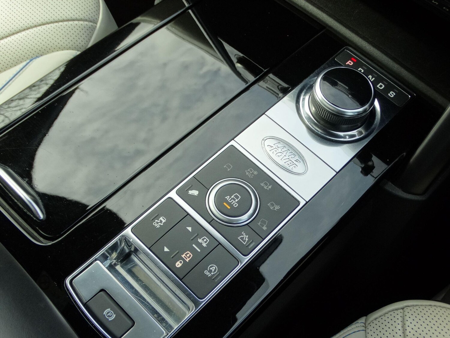 Used Land Rover Discovery 2018 for sale - 78033775: Photo 35