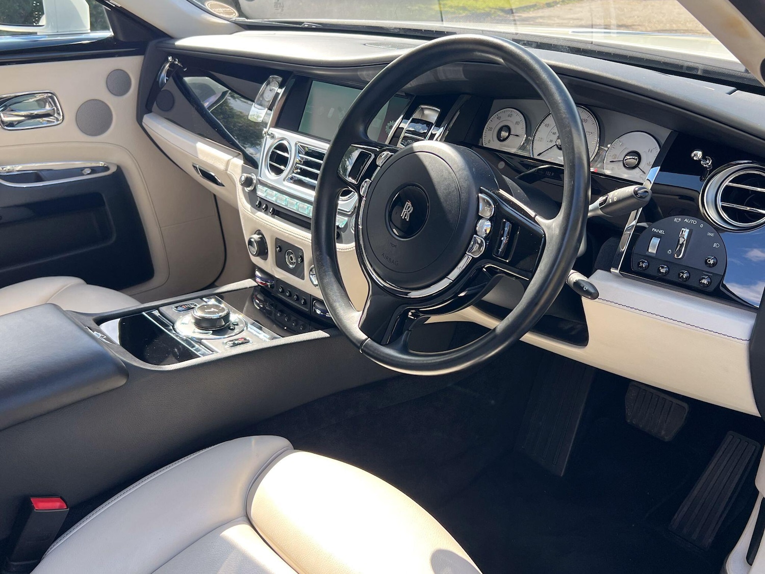 Used Rolls-Royce Ghost 2015 for sale - 75768817: Photo 27