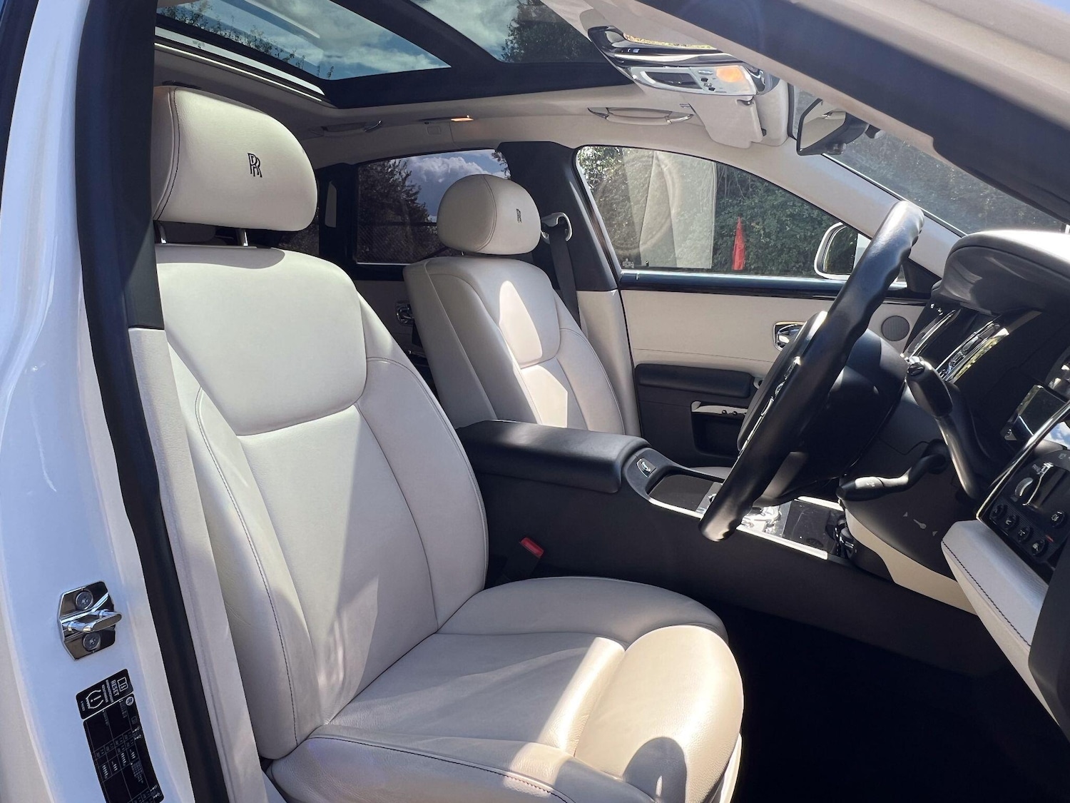 Used Rolls-Royce Ghost 2015 for sale - 75768817: Photo 28