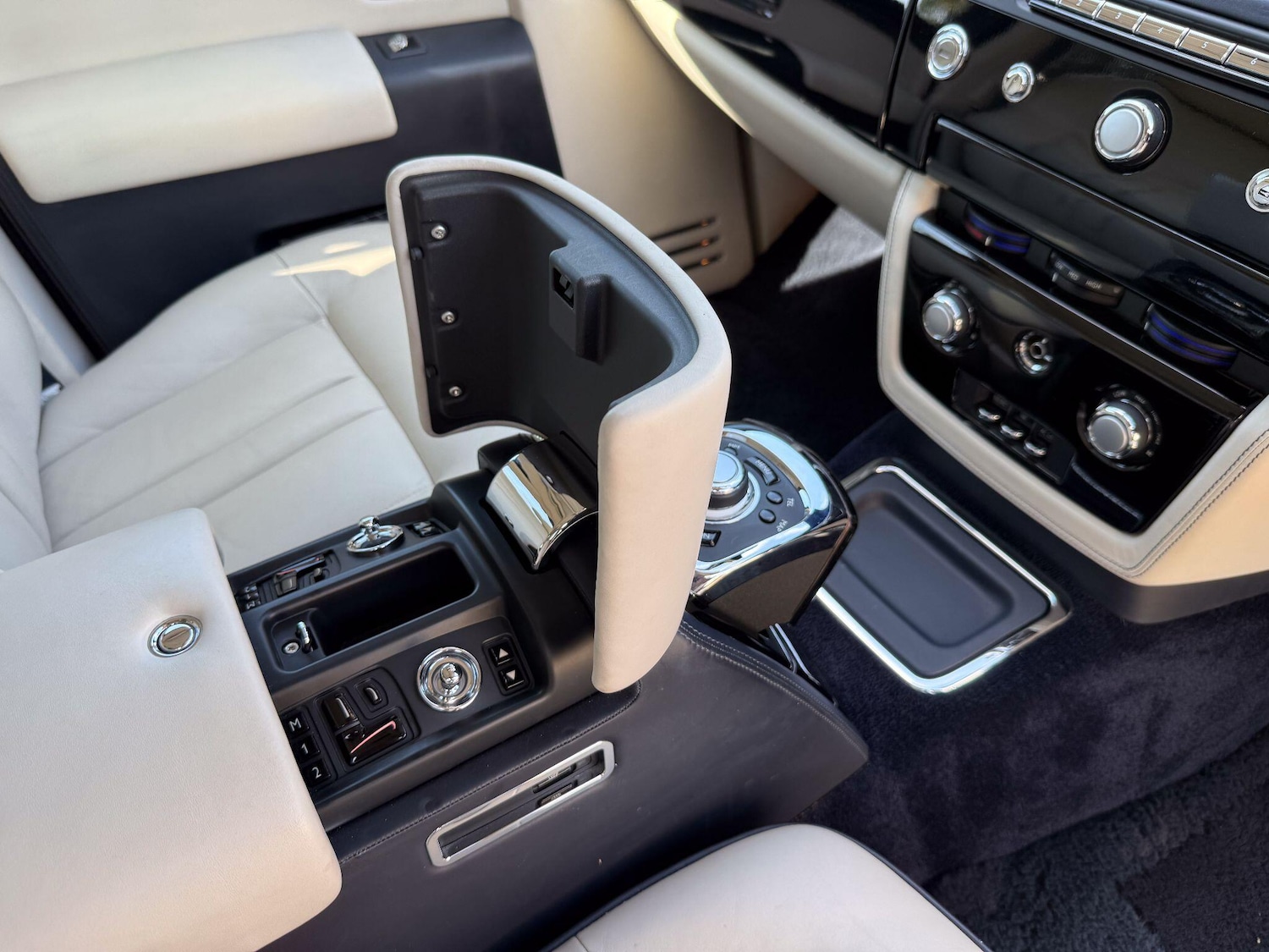 Used Rolls-Royce Phantom 2012 for sale - 76013446: Photo 29