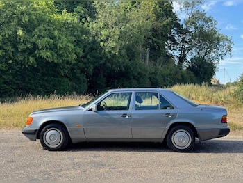 Used Mercedes-Benz 230 1990 for sale - 76059256: Photo