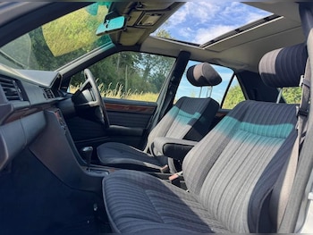 Used Mercedes-Benz 230 1990 for sale - 76059256: Photo