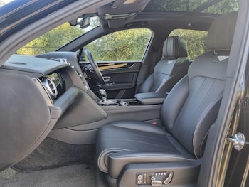 Used Bentley Bentayga 2017 for sale - 76072283: Photo