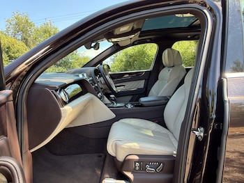 Used Bentley Bentayga 2017 for sale - 75225362: Photo