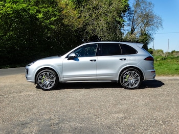 Used Porsche Cayenne 2017 for sale - 78375084: Photo