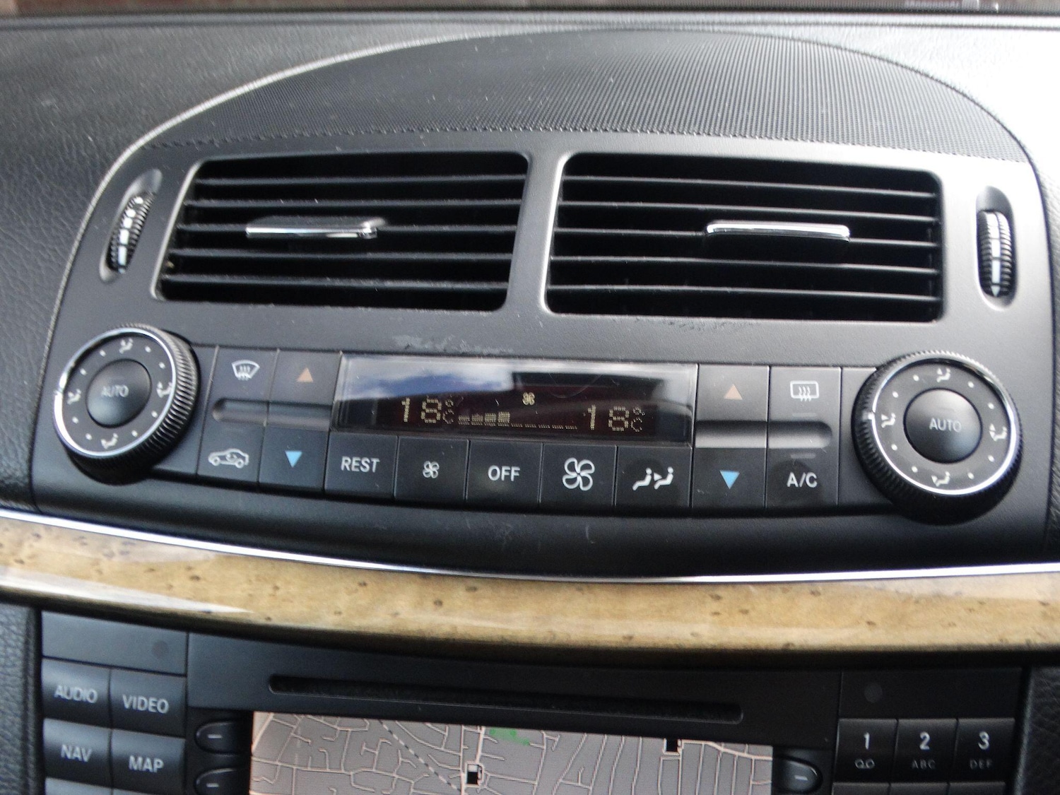 Used Mercedes-Benz E Class for sale - 76989352: Photo 21