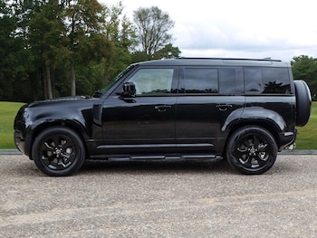 Used Land Rover Defender 2025 for sale - 79303724: Photo