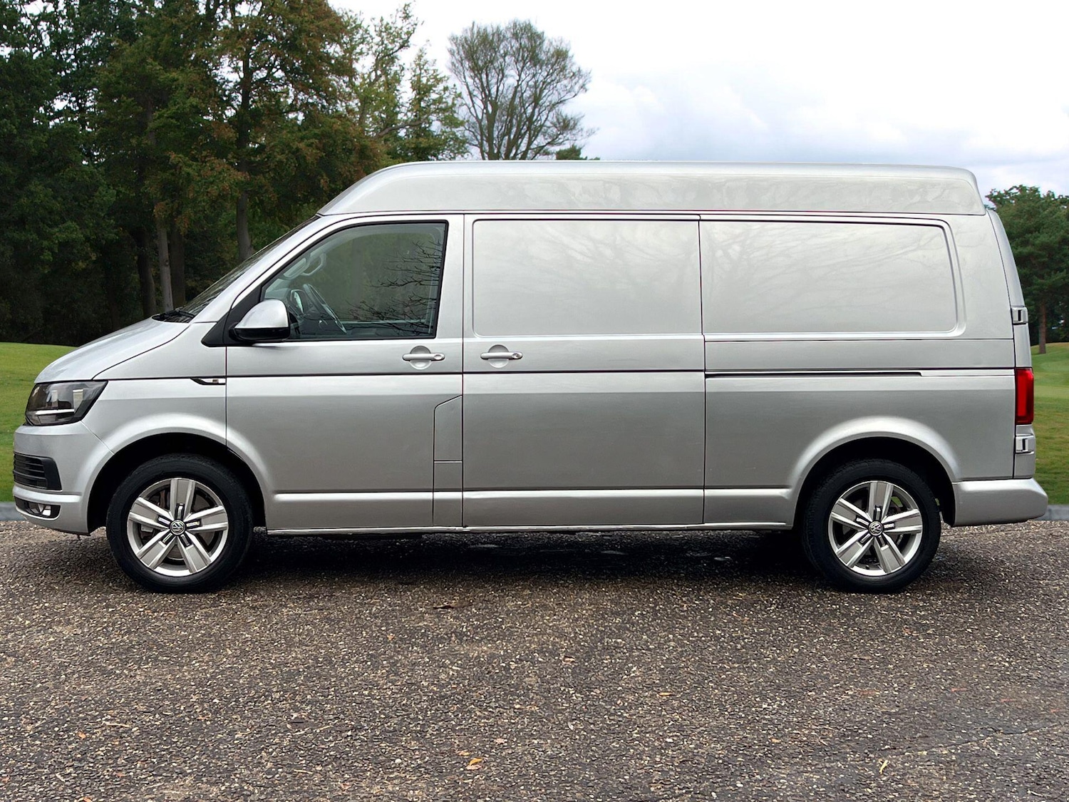 Used Volkswagen Transporter 2018 for sale - 76965378: Photo 2