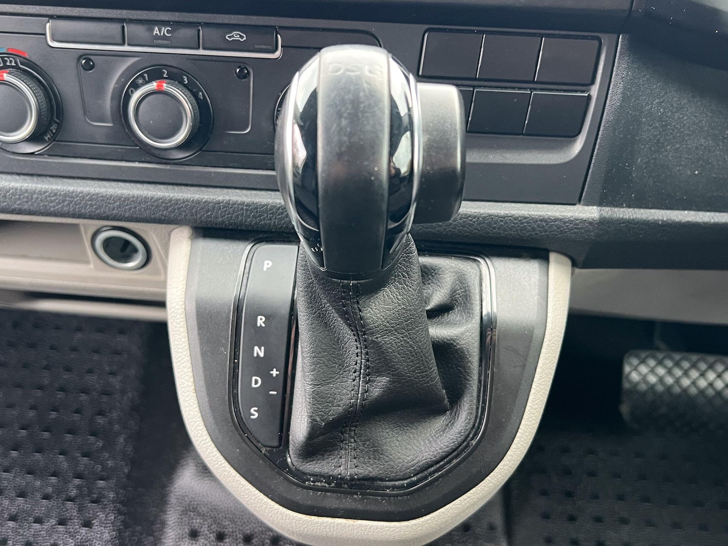 Used Volkswagen Transporter 2018 for sale - 76965378: Photo 20