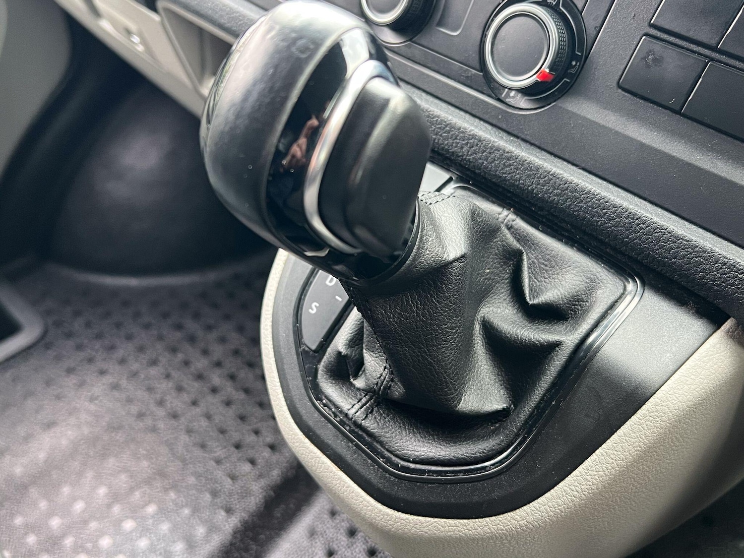 Used Volkswagen Transporter 2018 for sale - 76965378: Photo 21