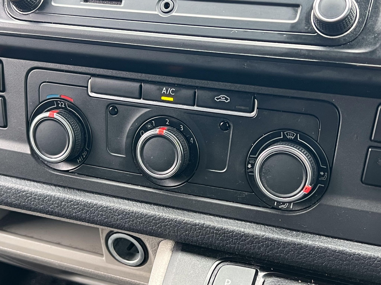 Used Volkswagen Transporter 2018 for sale - 76965378: Photo 25